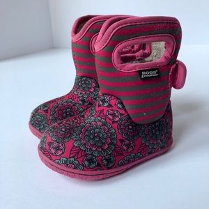 Bogs Toddler girl size 5 pink and gray floral